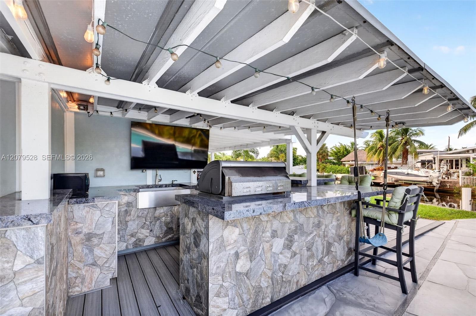 Outdoor Kitchen w/ Grill, Sink, Covered Seating, TV hookup