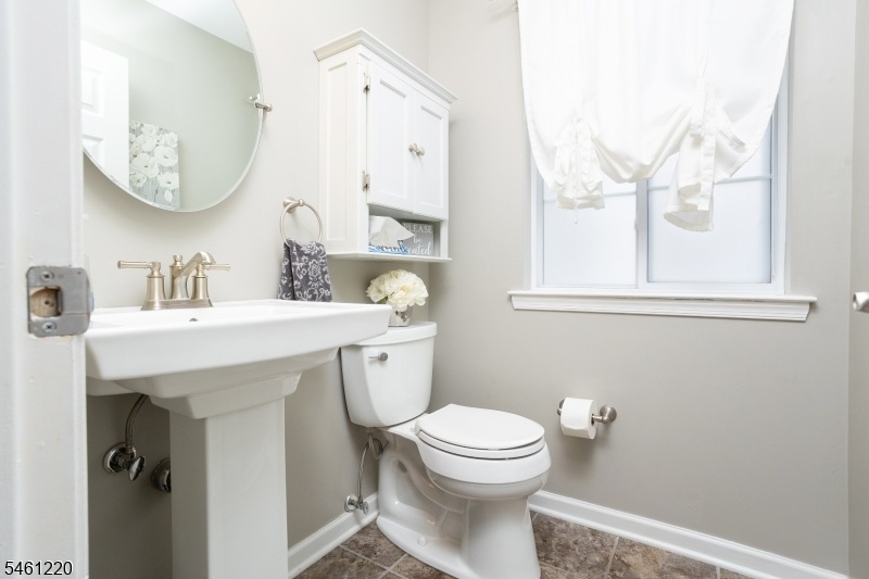 FIRST FLOOR POWDER ROOM