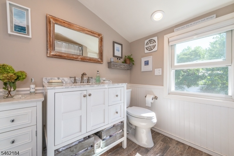2nd floor Bath