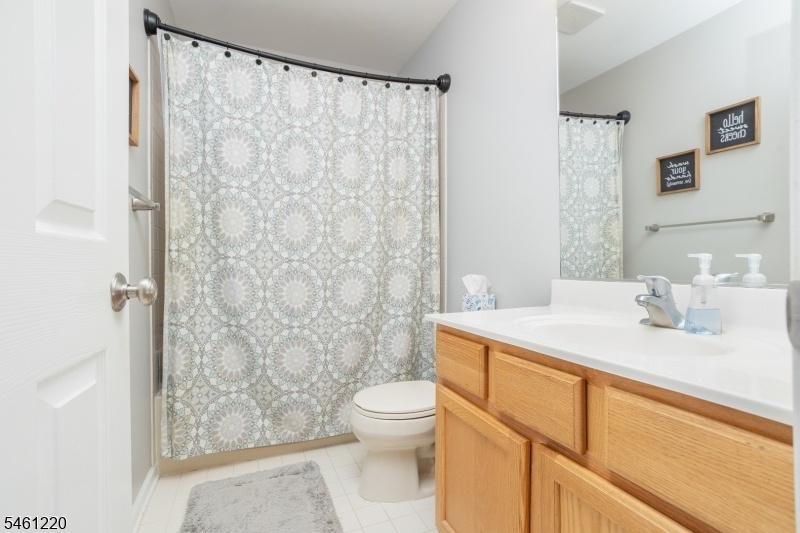 2ND FLOOR MAIN BATHROOM