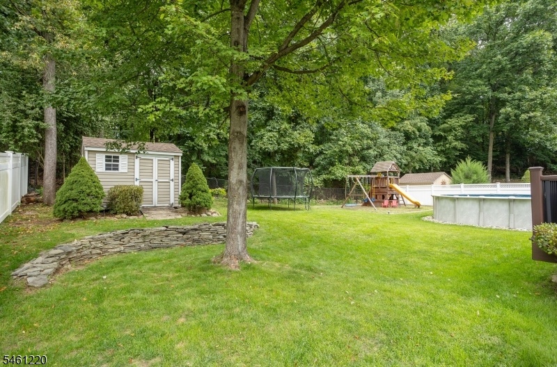 EXPANSIVE PRIVATE BACKYARD
