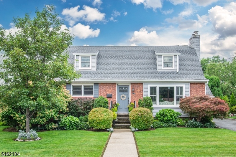 Charming Brookdale Cape