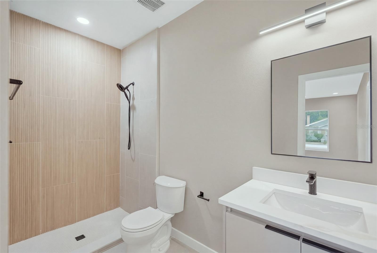 First floor en-suite bathroom