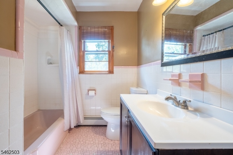 2nd Fl Bath