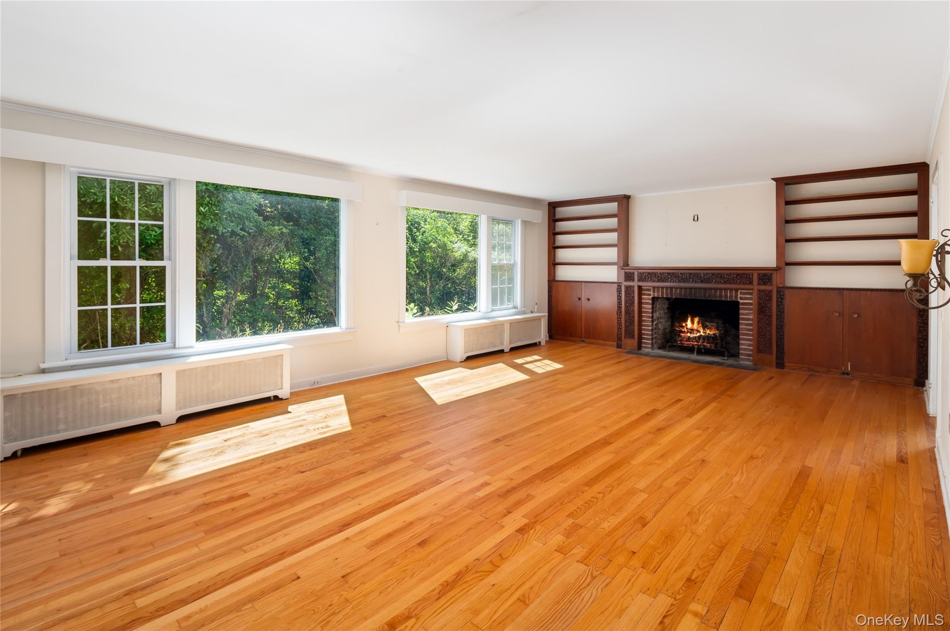 65 Chestnut Ridge living room