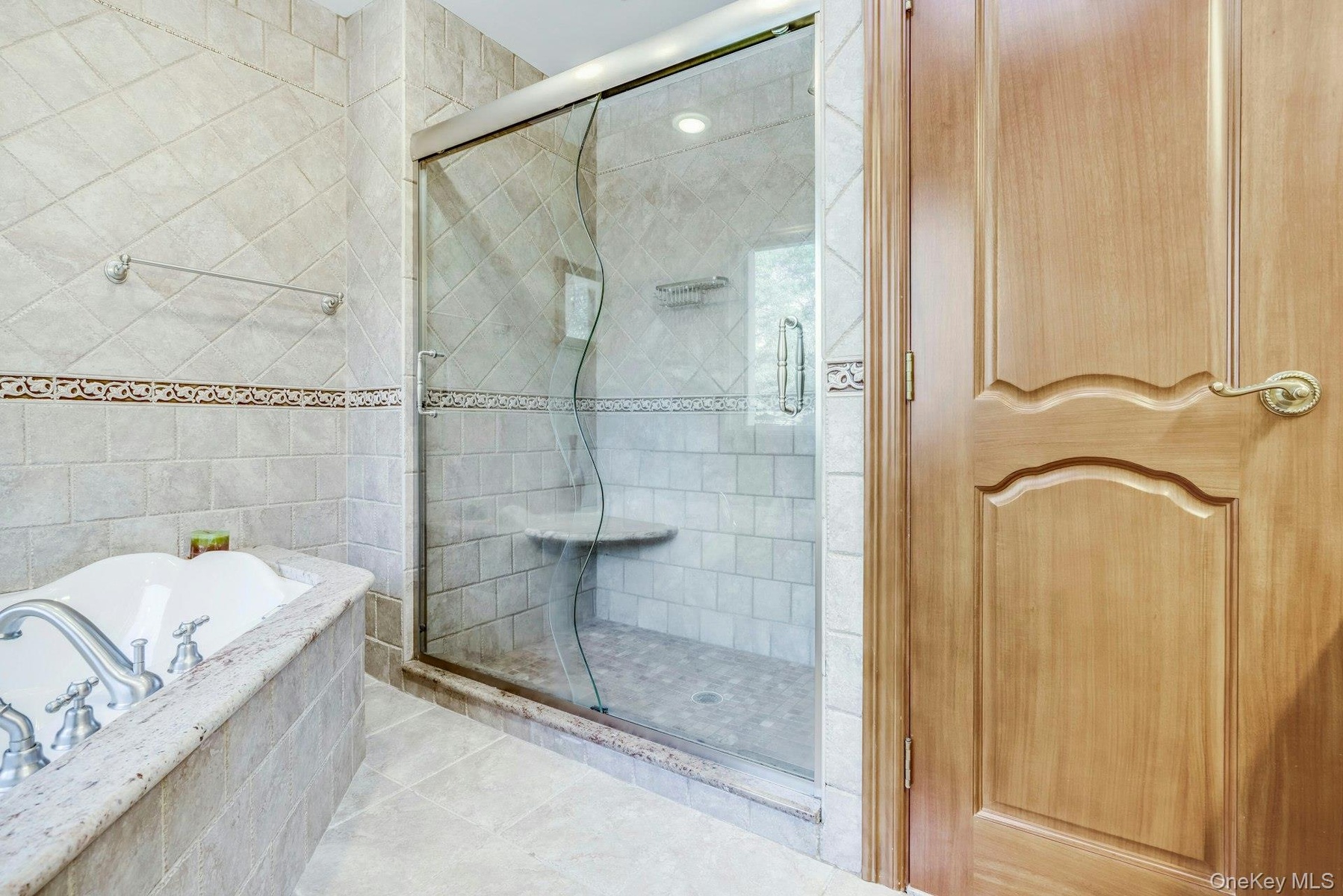 Primary bathroom with Walk in shower