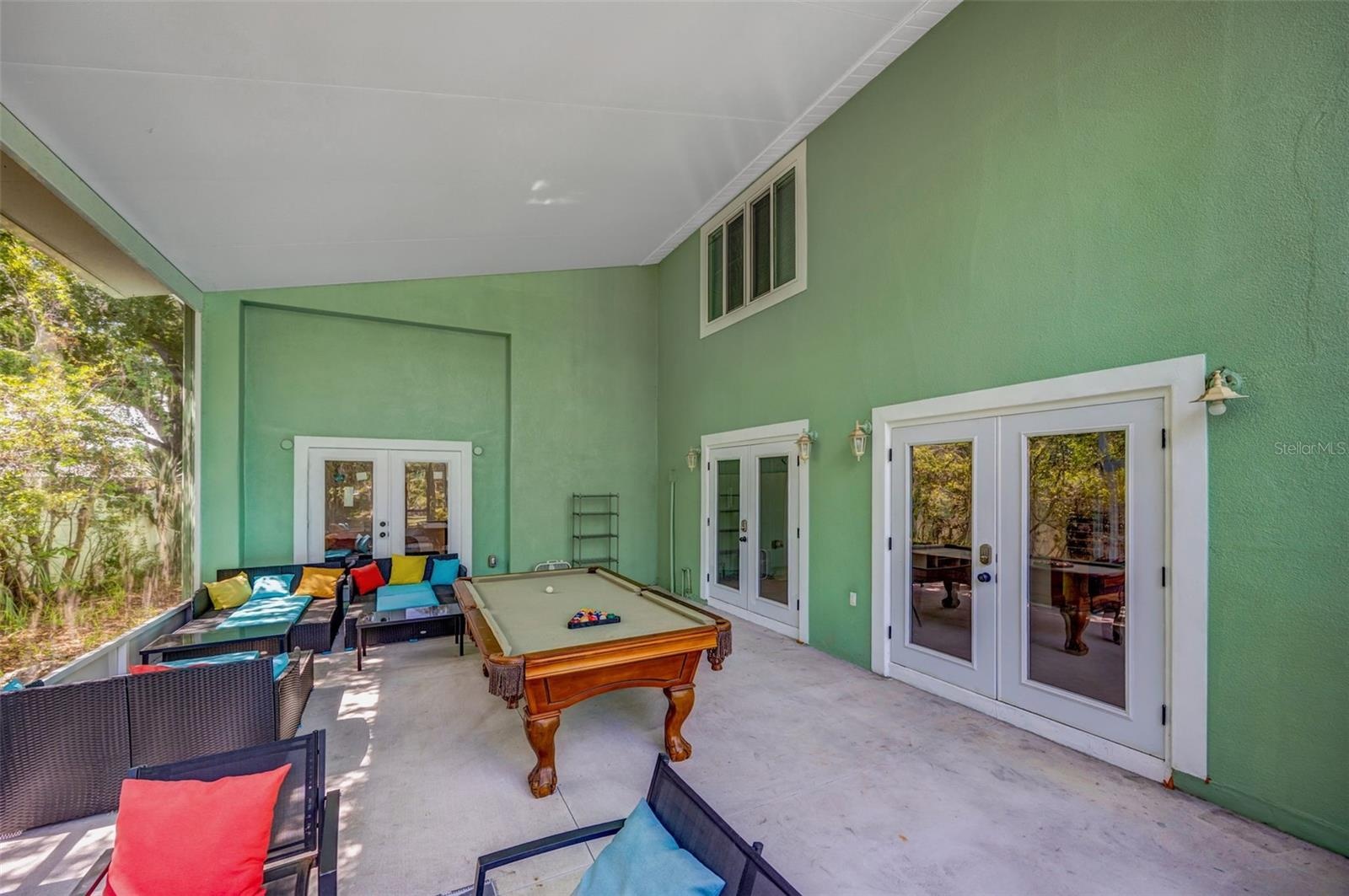 Large Lanai
