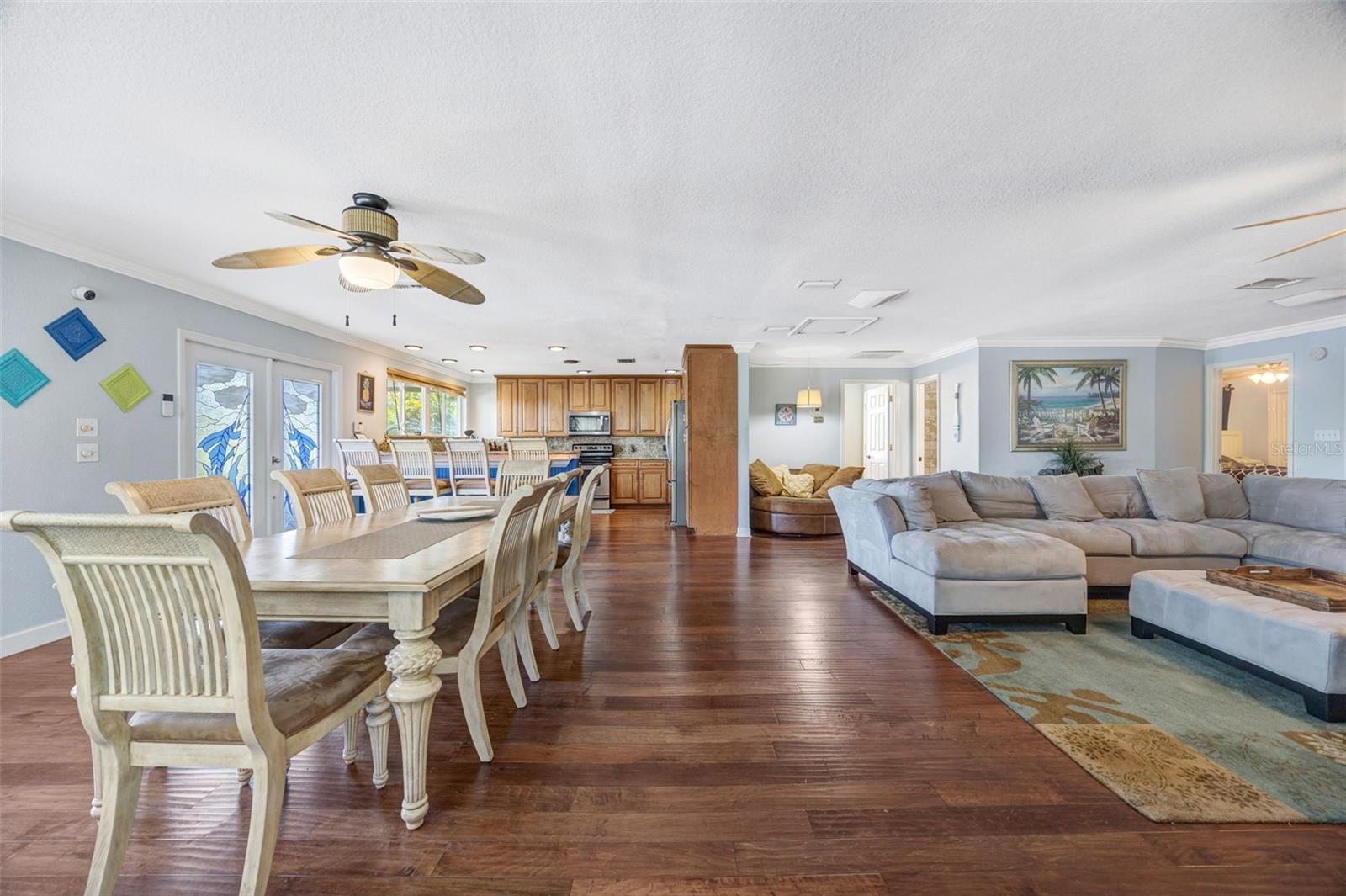 Suite 3 dining room and living area