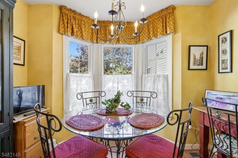 Lovely windows in Kitchen