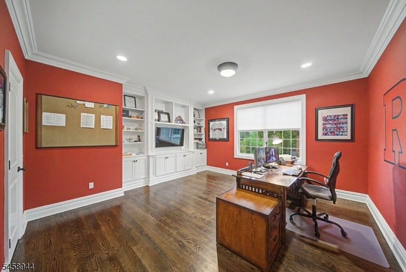 1st Floor Bedroom/Office