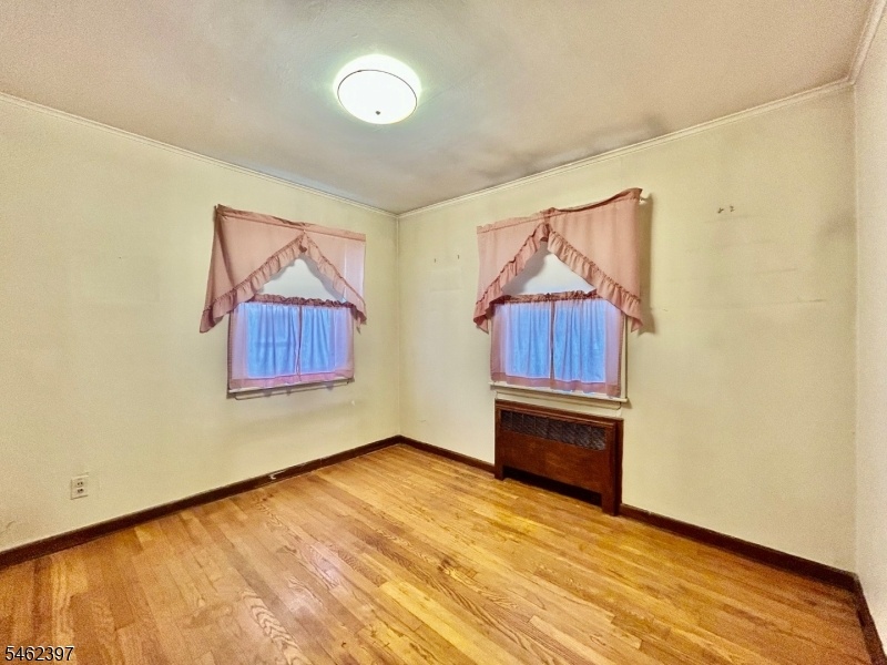 Other view of back bed