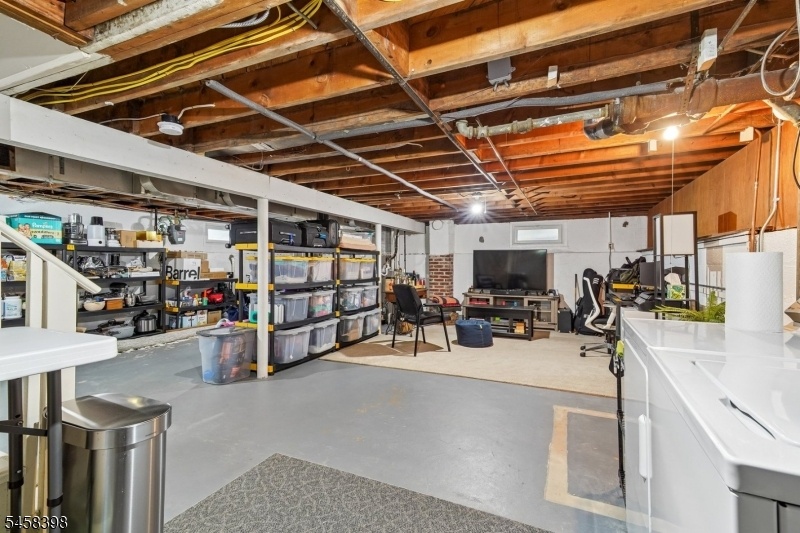 Lower Level with high Ceilings