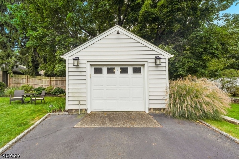 Detached Garage