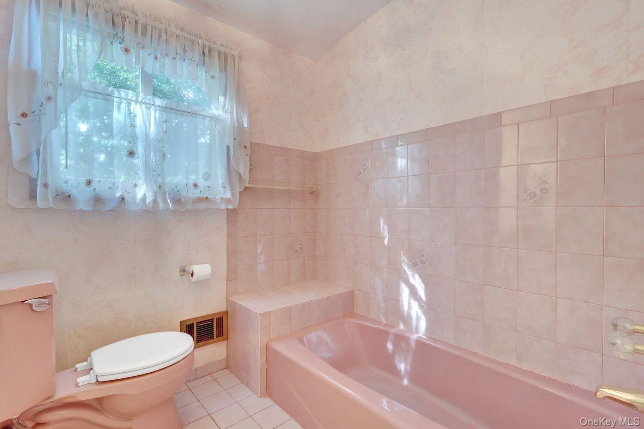 Main bathroom        Upstairs with full bath Tub