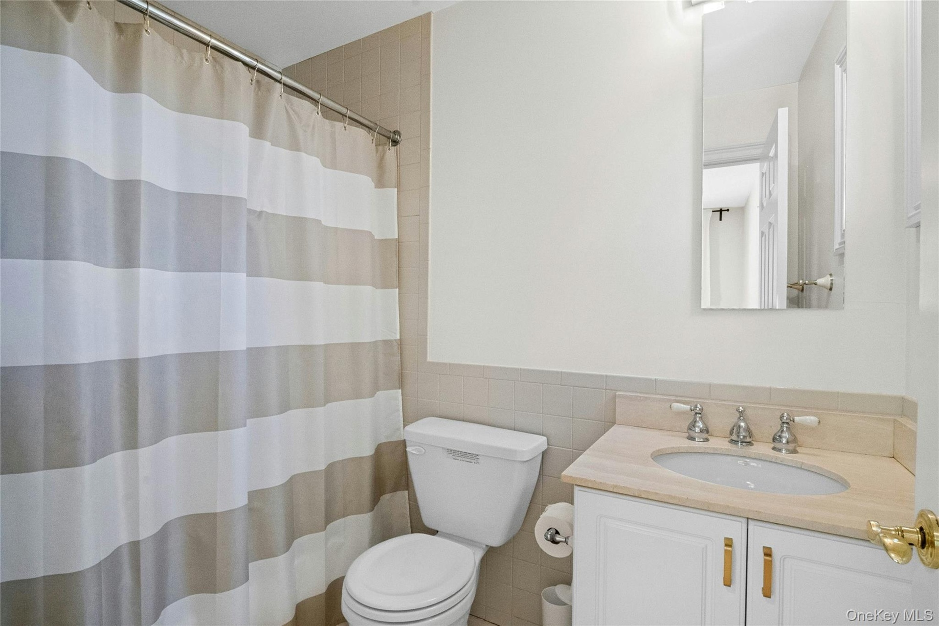 Private en-suite bathroom for bedroom #1..