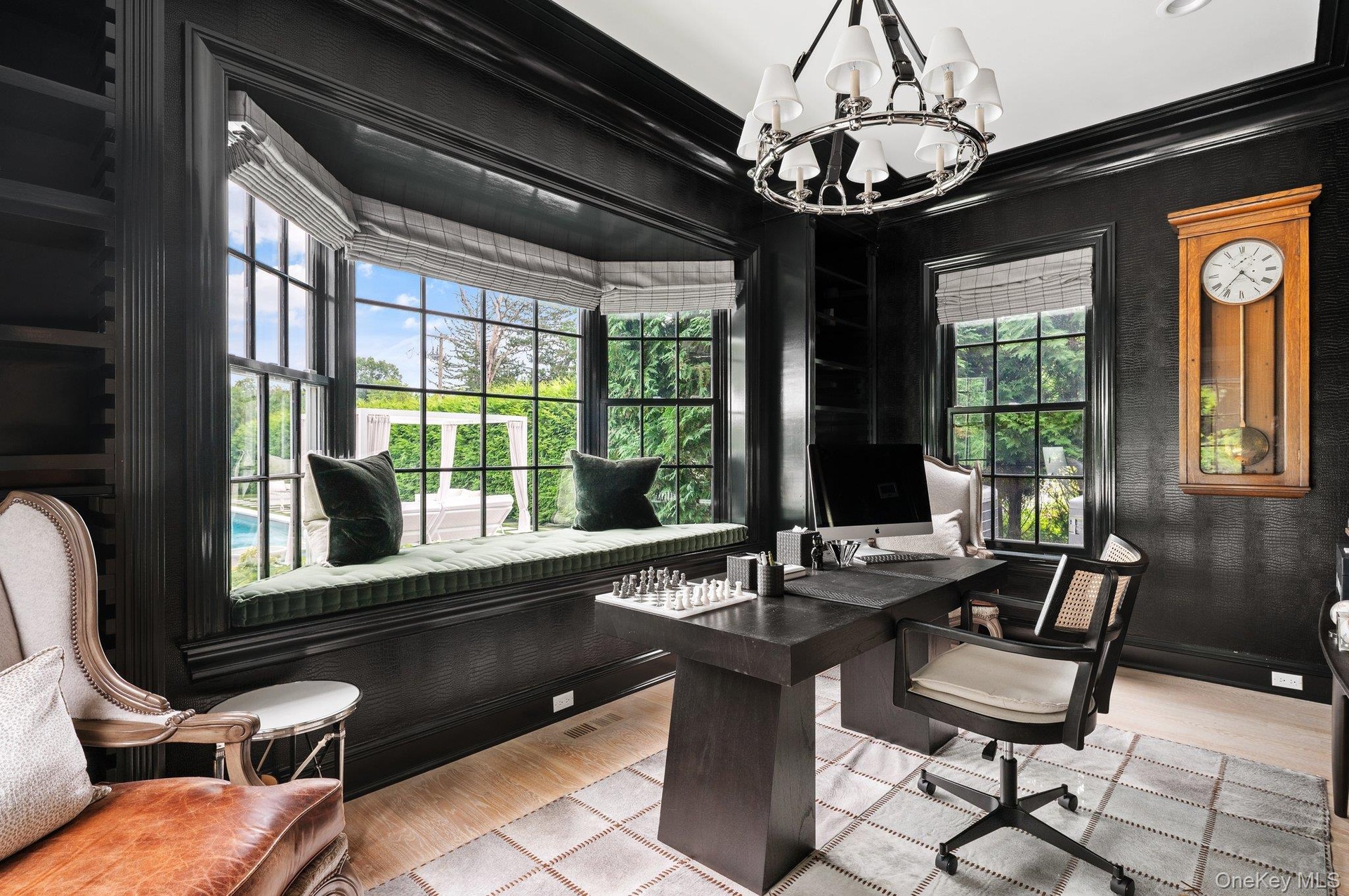 Can serve as a first floor 8th bedroom with full ensuite bathroom.