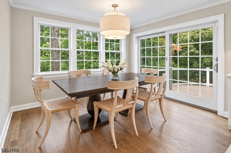 15 - Breakfast Nook