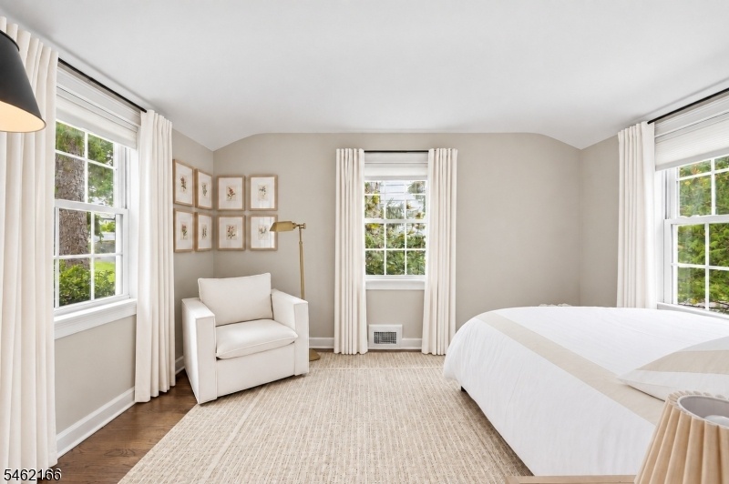 21 - Guest Room (2 of 2)