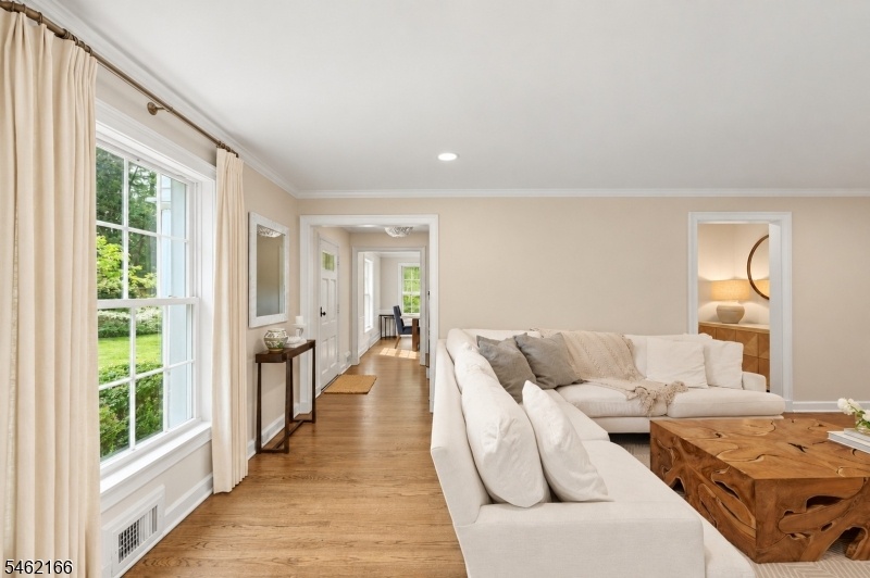 6 - Living Room (1 of 5)