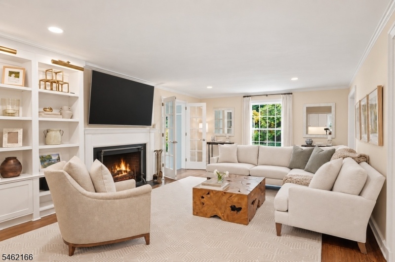 9 - Living Room (4 of 5)