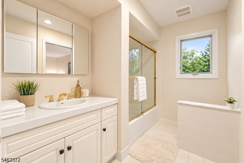 Hall Bath 2