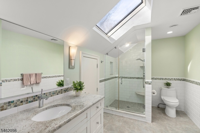 Full Bathroom for Bedroom #2