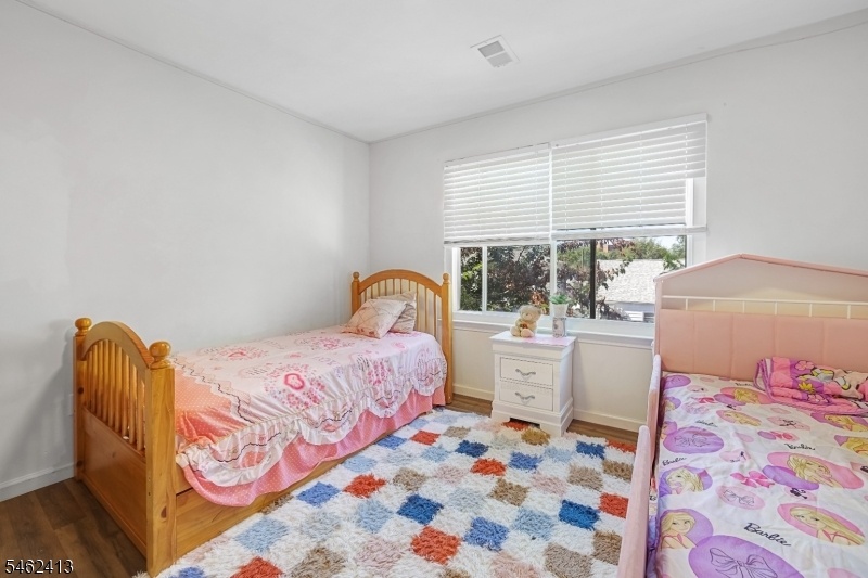 bedroom4