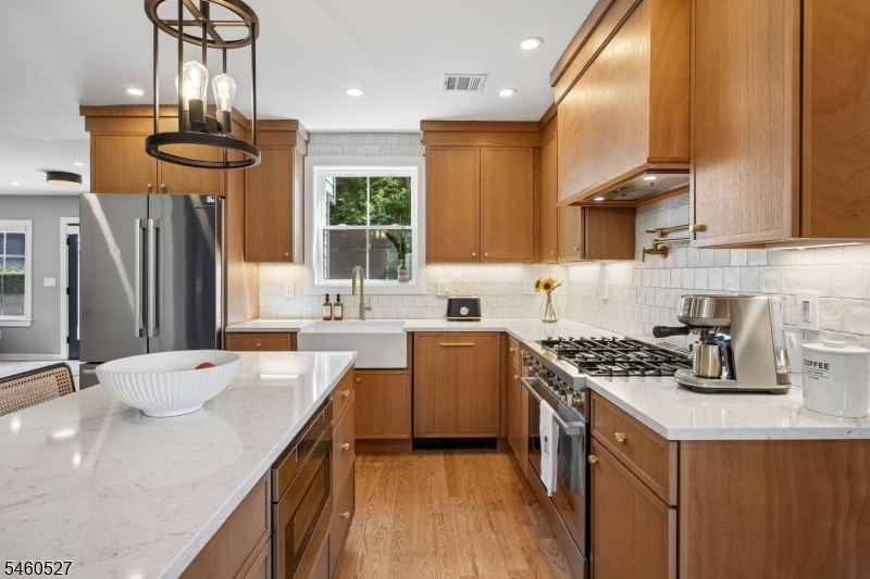 .Gleaming Countertops