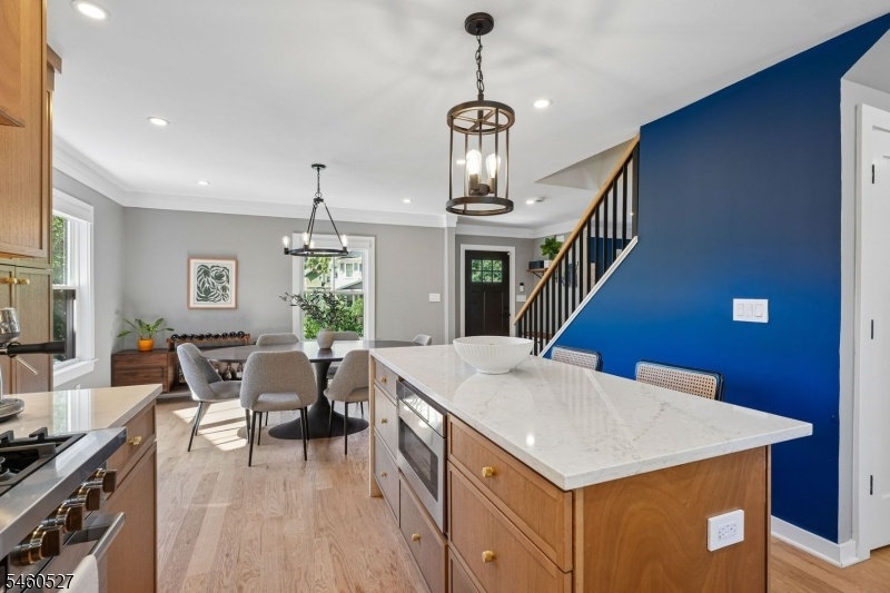 .Kitchen Dining Area