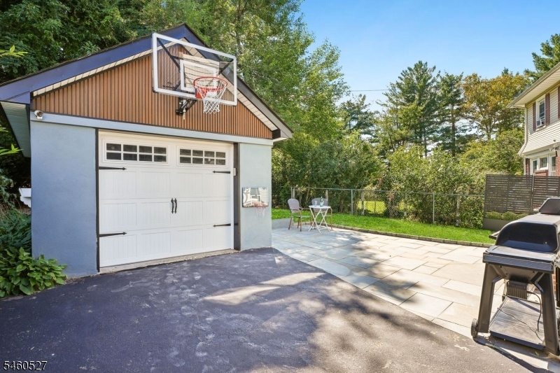 .Hoops Court