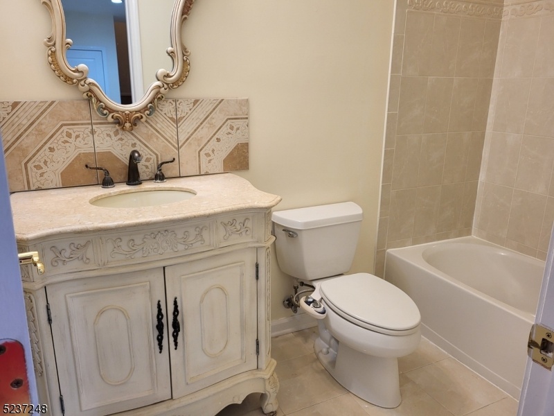 GL Full Bathroom