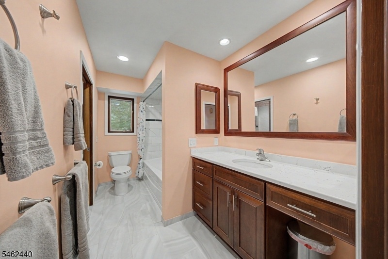 Primary En-Suite Bathroom