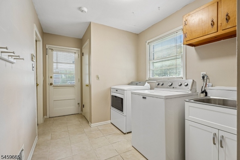 Mudroom/Laundry