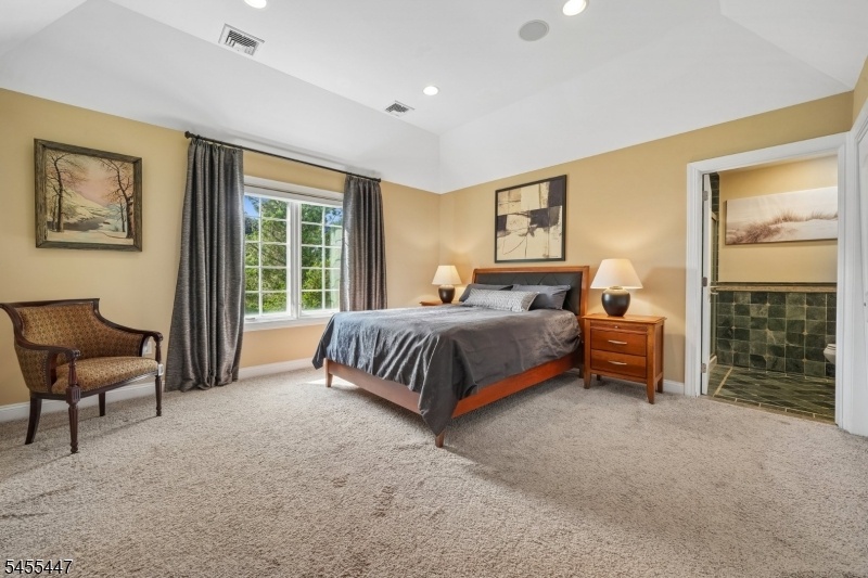 Bedroom 2 w/ en suite