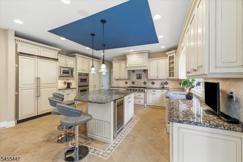 Gourmet kitchen