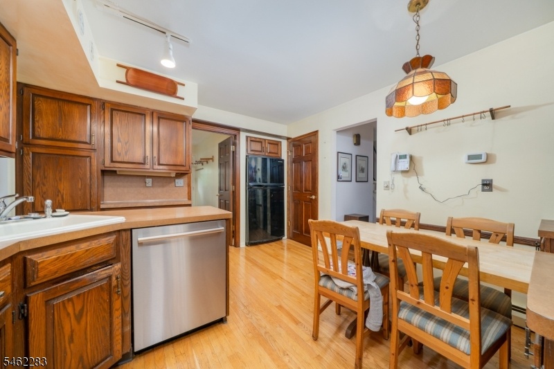 Eat-in Kitchen