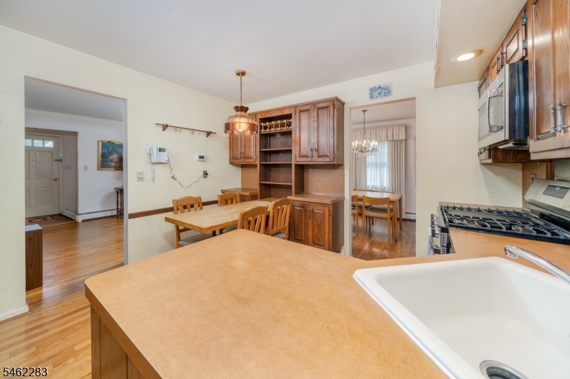 Eat-in Kitchen