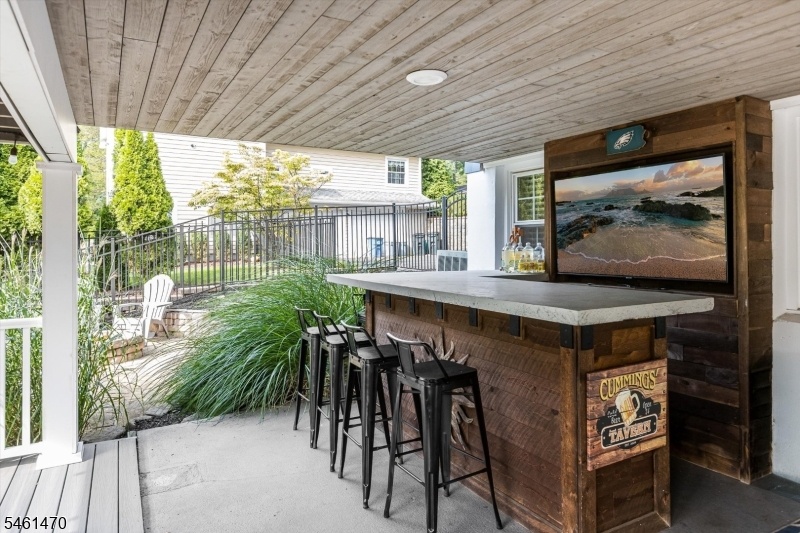 Patio/Deck with Bar