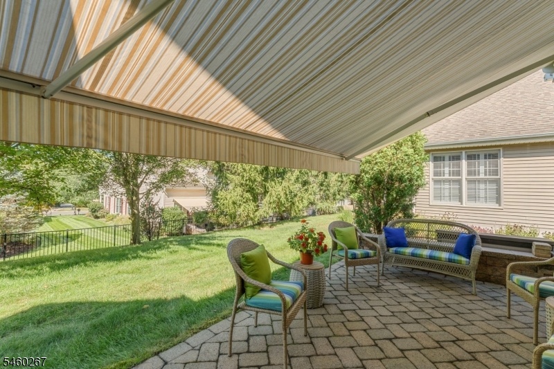 retractable awning