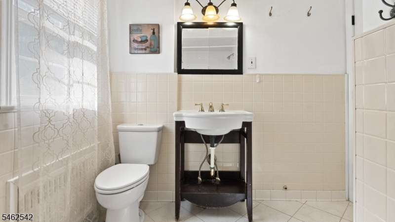 1st Flr Bath