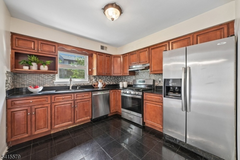 Eat-in Kitchen
