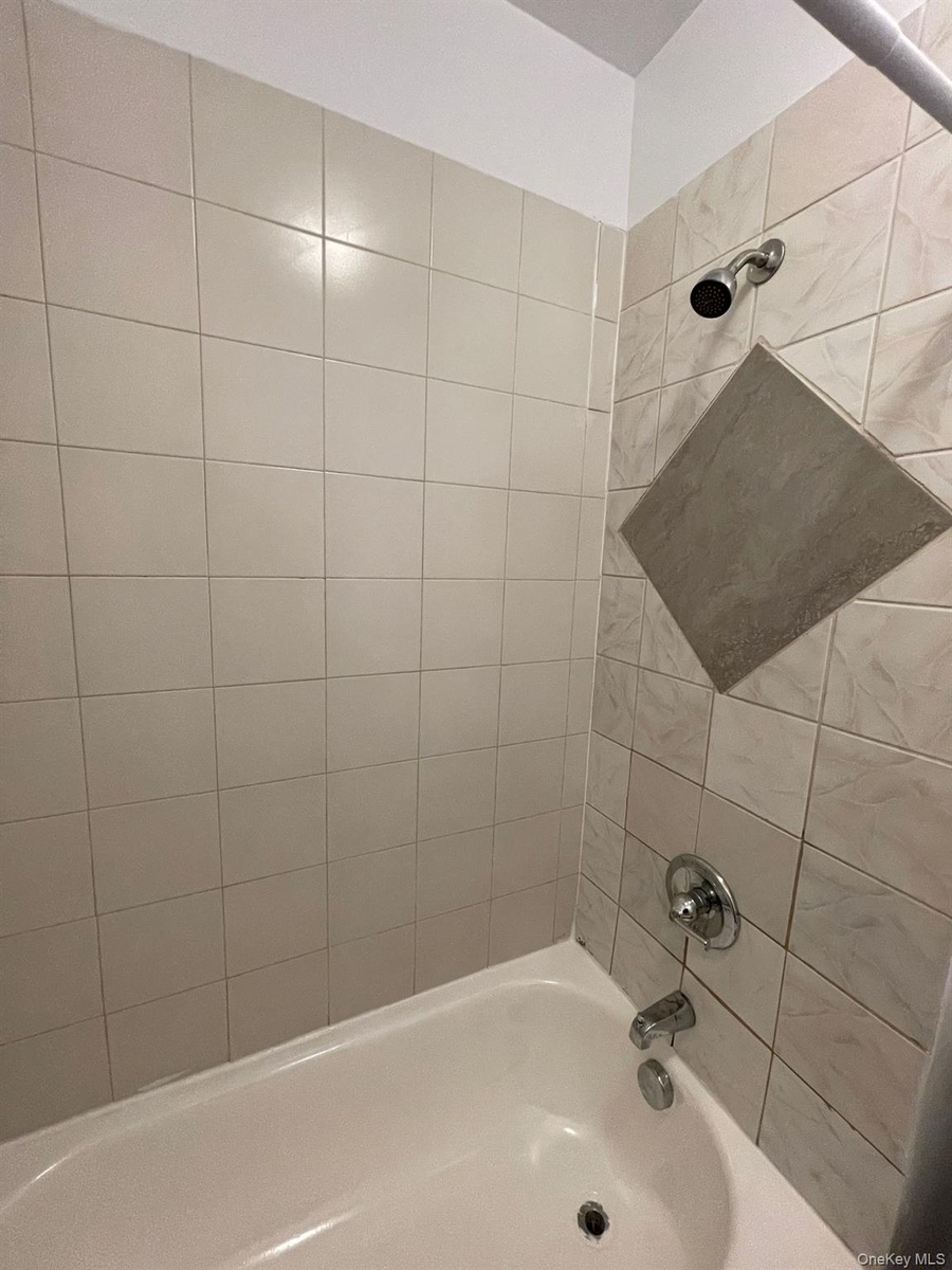 Apt 1