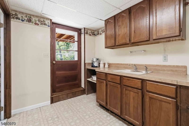 Kitchenette to Walkout