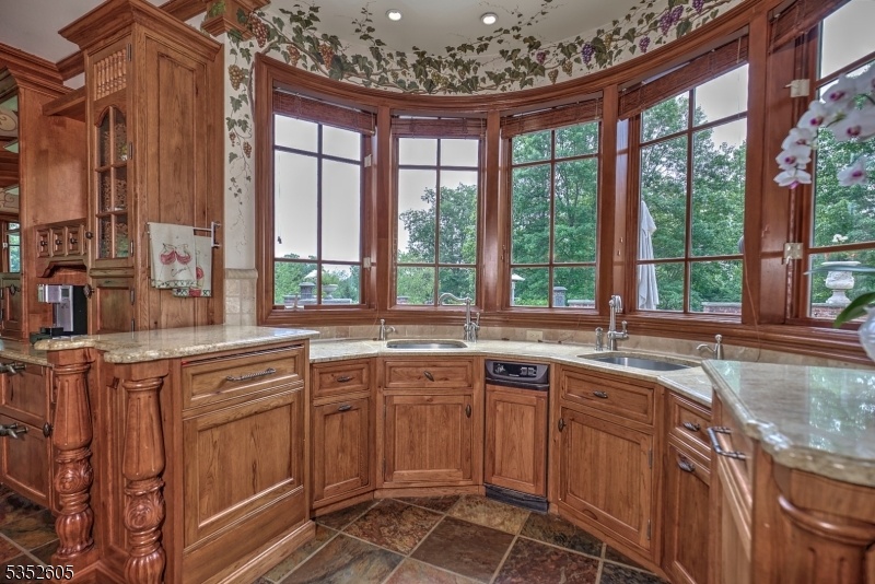 Kitchen cleaning area