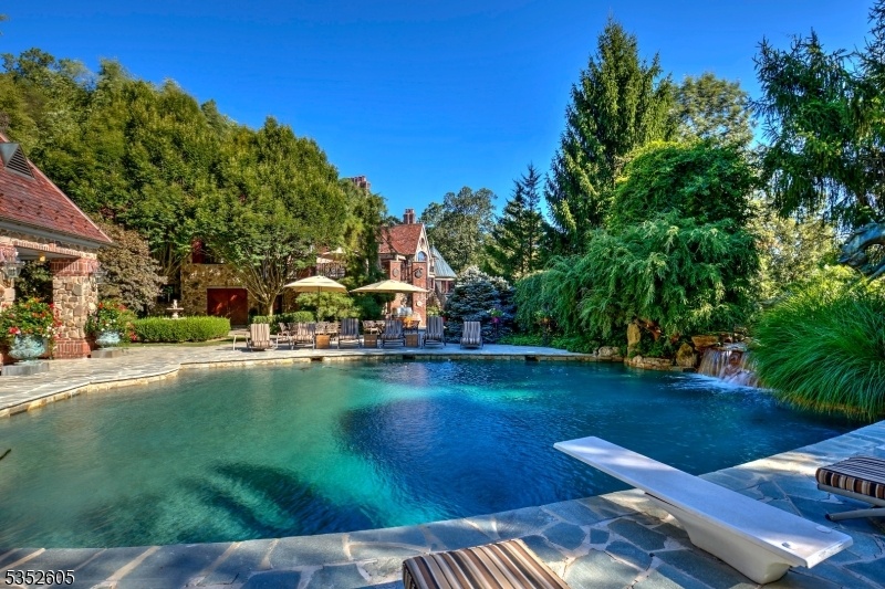 Pool view to the house