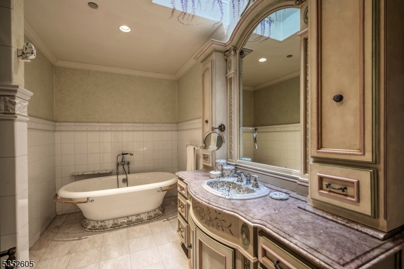 Full bath for BR 3