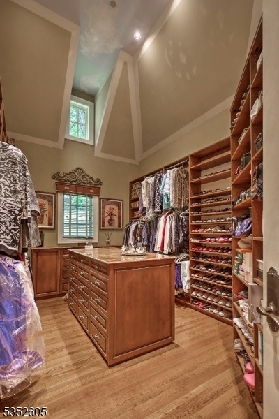 Primary suite closet