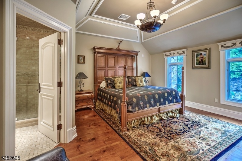 Bedroom 2 w/ bath ensuite