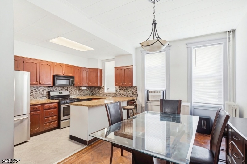 Kitchen/ Dining