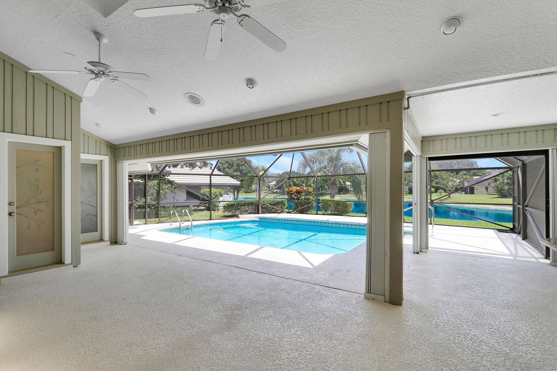 Large covered lanai, cabana bath overlooking the lake.